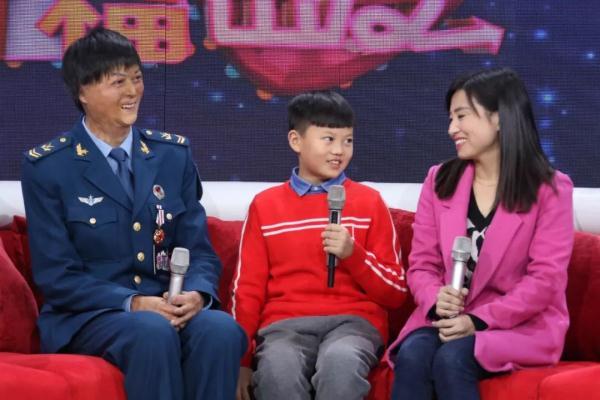 因为爱情！空军战士舍身救火全身烧伤，女大学生心生倾慕相守余生