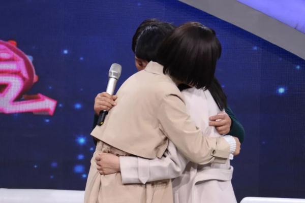 因为爱情！空军战士舍身救火全身烧伤，女大学生心生倾慕相守余生