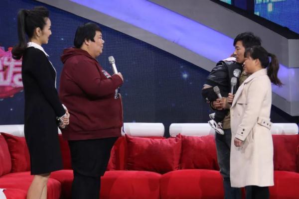 因为爱情！空军战士舍身救火全身烧伤，女大学生心生倾慕相守余生