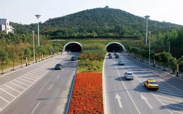 这条贯通山南山北的道路正式开工建设！