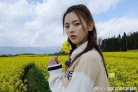 油菜花CP锁了！王源为杨超越拍男友视角照共赏美景图片