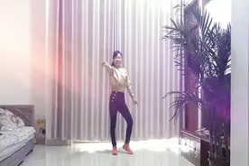 海洋起舞《杨丽萍广场舞【狂浪】网红摆胯爵士舞》