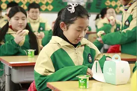 2月29日的生日，4年才过一次生日！小女生写信给校长：想要小蛋糕视频封面