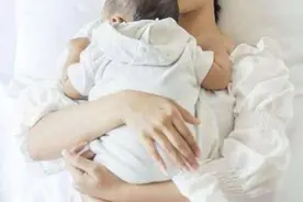 美国50岁绝经妇女自然怀孕产子，发现怀孕时胎儿已经26周图片