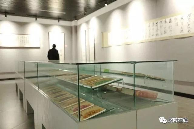 40多年藏书10万册……他收获了什么？