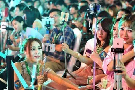 性感英语怎么读（英语热词12月发生的大事教你用英语精准表达）