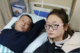 【紫牛新闻】行李箱砸伤大爷，贫困女生拼凑万余治疗费后，发生最暖的一幕视频封面