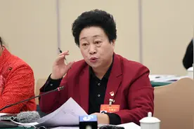 全国人大代表卓长立：阳光大姐让整个家政行业看到了标准的魅力视频封面