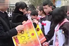 羡慕！云南一中学发奖学金34万！奖励了354名学生！视频封面