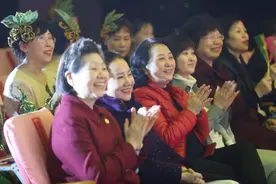 美呆了！追梦新时代，在这个最美的节日里湘妹子像花儿般绽放……图片