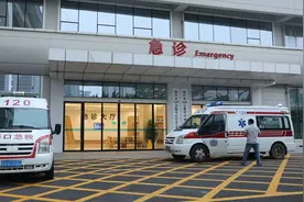 《新华纵横》（两会热点聚焦）看社会办医、医保异地结算如何“落地生根”（半成品）（高清）视频封面