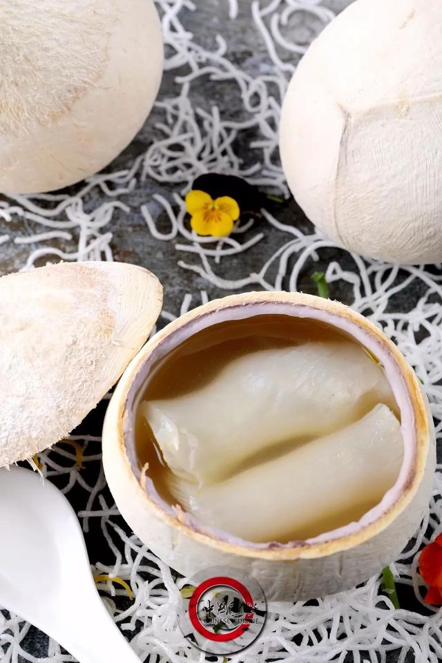 花胶椰皇炖鸡 花胶椰皇炖鸡汤作用与功效禁忌