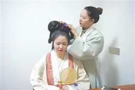 90后女孩吕娜坚定不移做汉文化传播者图片
