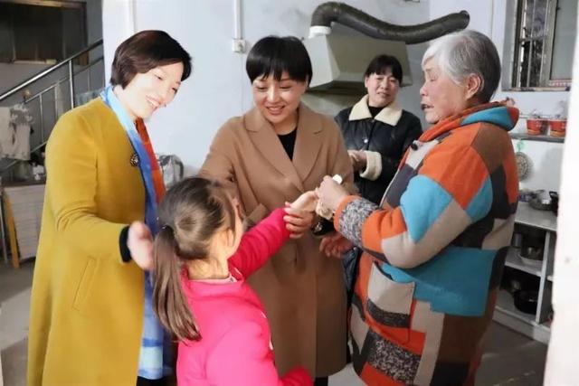 被《我叫山果》感动，周口这个女人做了一件事……