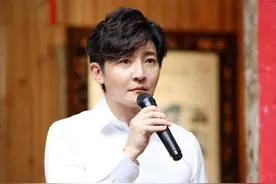 姚晨晒与儿子“小土豆”同框照，看妈妈被打，儿子喊话要揍郭京飞图片