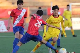 恒大小将马德里冠军赛胜率过半 U15不败战绩抢眼图片