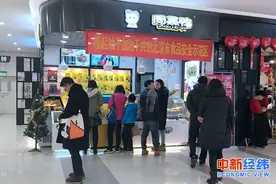 疫情风暴中的周黑鸭：关停1000家店，“翻身”遇阻图片