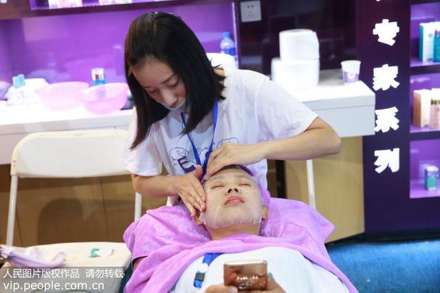 护肤品能解决毛孔粗大问题吗?专家:效果有限