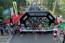 云南：“普洱100国际超级越野赛”起跑视频封面