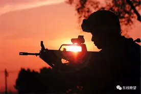 策划｜兵哥哥这6个”尖峰时刻“，简直帅炸！图片