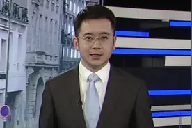 印度尼西亚：女游客巴厘岛海边拍照  被巨浪卷走险丧生视频封面