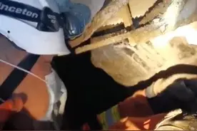 消防员与被埋男童的一段对话，泪水+感动+暖心！视频封面