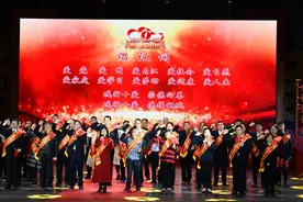 内江举行2018年度十佳典型人物颁奖典礼视频封面