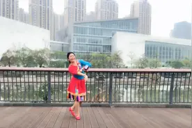 蜜熙蜜熙《雨夜广场舞  天上的纳木错  原创藏舞附教学》