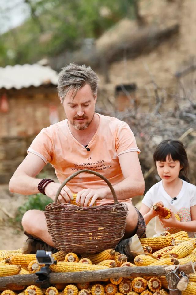 “丧偶式育儿”背后，父亲们到底冤不冤？