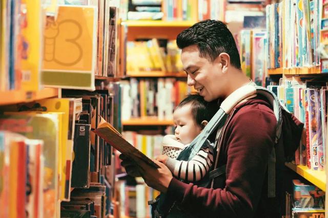 “丧偶式育儿”背后，父亲们到底冤不冤？