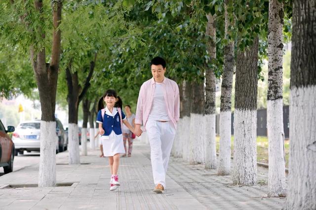 “丧偶式育儿”背后，父亲们到底冤不冤？