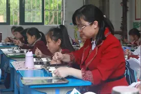 视频|校领导陪餐是什么体验？来珠海这所小学实探感受视频封面