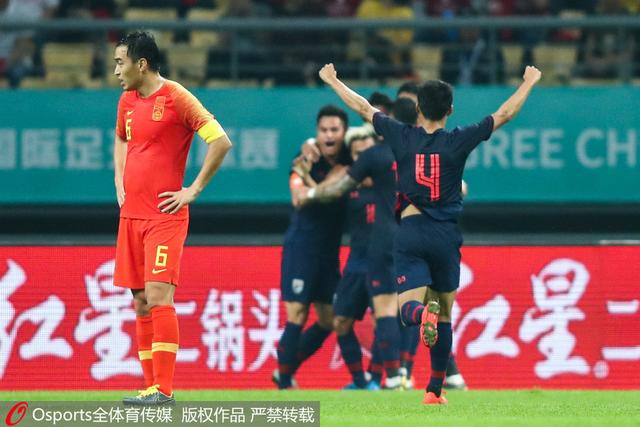 国足0比1不敌泰国！全场遭对手压制，卡纳瓦罗“开门黑”