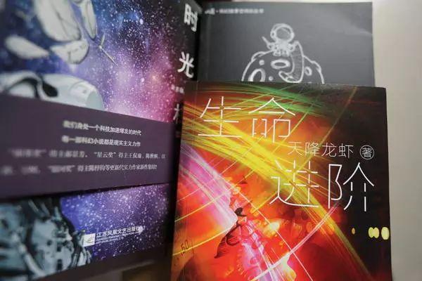 励志！嘴唇击键盘，脑瘫男子用舌尖敲出百万字科幻作品