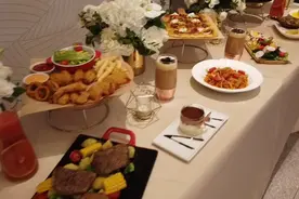 想看到你吃的披萨是怎样做出来的吗？来这里吧，4.0的必胜客不仅仅有这些……视频封面
