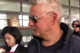 ​那些年你们追过的巴乔来成都了！白发苍苍似大爷视频封面