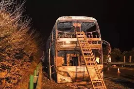 客车火灾您必须掌握的逃生自救方法！图片