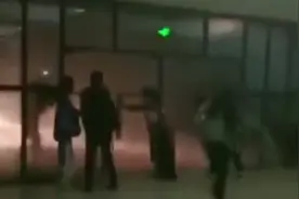 17级飓风袭桂林，门窗吹碎堪比灾难片视频封面