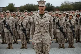 美国海军陆战队今年起男女兵混训，女兵正在经历什么？图片