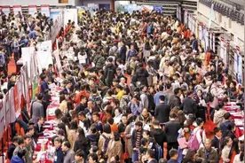 4万“保offer”？春招季学生求职遭遇“付费内推”图片