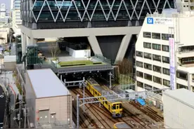 日本首个横跨电车线路建造的高楼在东京池袋竣工图片