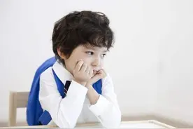 孩子性格胆小内向 如何能让孩子变得开朗自信起来图片