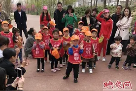 鹿邑县迪贝尔幼儿园开展“和春天一起成长”春游活动图片