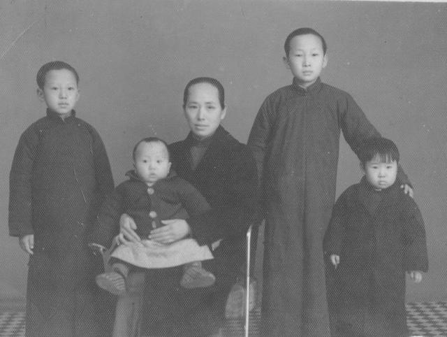 戚正武院士领衔在国内最早阐明蛋白质氨基酸序列，71岁参与筹建同济大学蛋白质研究所