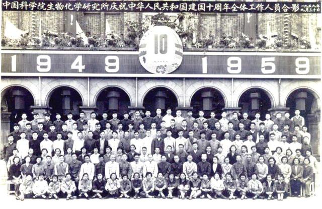 戚正武院士领衔在国内最早阐明蛋白质氨基酸序列，71岁参与筹建同济大学蛋白质研究所