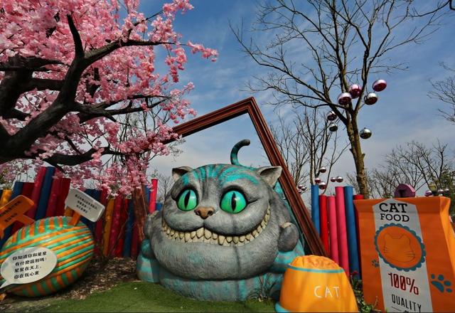 内含福利！等你来撒欢！大到罕见的魔都“奇迹城堡”里，巨型花海已达颜值巅峰！还有“神奇动物”出没呢！