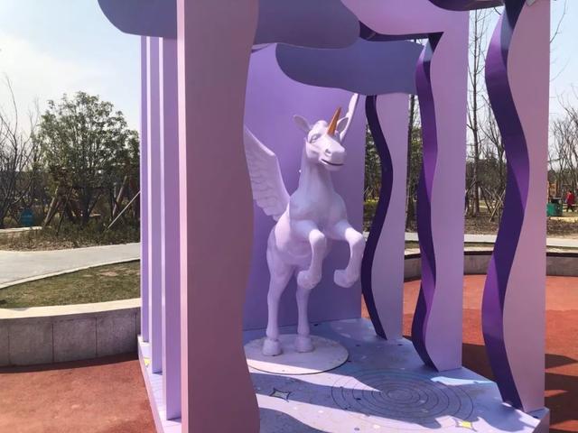 内含福利！等你来撒欢！大到罕见的魔都“奇迹城堡”里，巨型花海已达颜值巅峰！还有“神奇动物”出没呢！