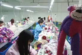 陕西旬阳：“社区工厂”助力脱贫增收视频封面