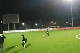 为选苗子被城管轰走，武体培训让足球少年踢进985大学视频封面