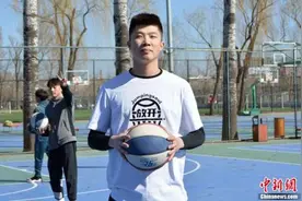 【体育广角镜】登上春晚的花式篮球小哥，又帅又有才图片